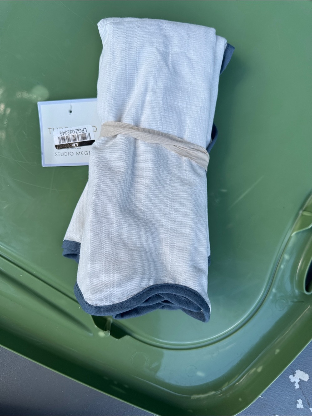Table Runner blue and white Scollop edge